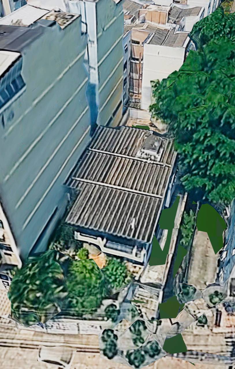 Vista oblíqua 3D: prédio alto vizinho na divisa ao lado da edificação baixa atual do lote 472